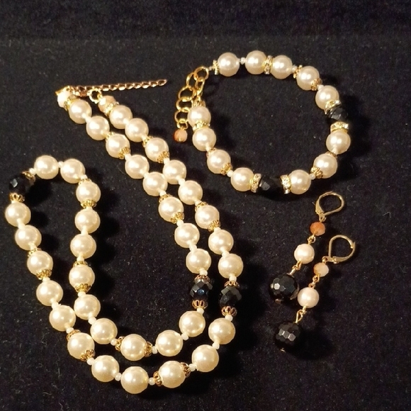 Classic Pearl and Black Bead Necklace Set - Picture 1 of 6